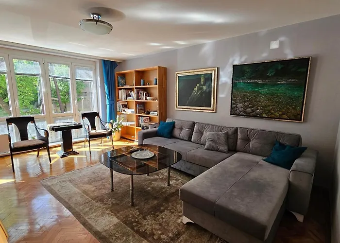 Old Bell Apartment With Garage For Smaller Cars