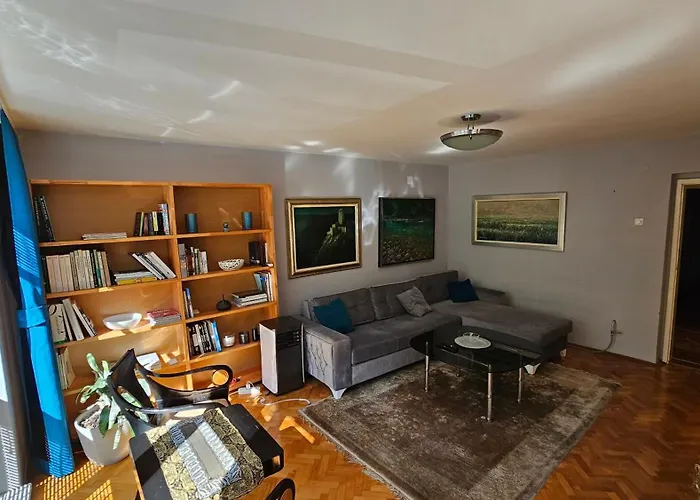 Old Bell Apartment With Garage For Smaller Cars
